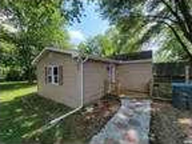 1 bedroom in East Peoria Illinois 61611