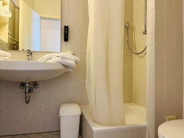 1 bedroom in Frankfurt Westend near old opera, Frankfurt Amsterdam Apartments for Rent