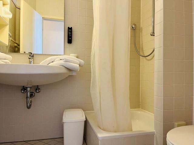 1 bedroom in Frankfurt Westend near old opera, Frankfurt Amsterdam Apartments for Rent