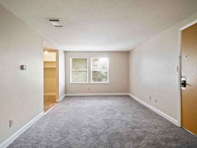 1 bedroom, Indianapolis IN 46205 105841592
