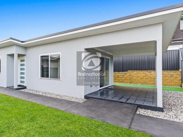 1 BEDROOM + OPEN PLAN LIVING ROOM!