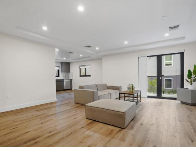 1 bedroom, Los Angeles CA 90005 104201024