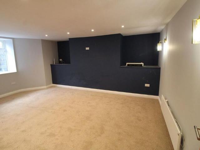 1 bedroom link detached house to rent