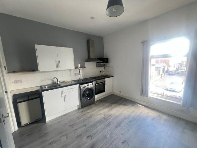 1 bedroom link detached house to rent