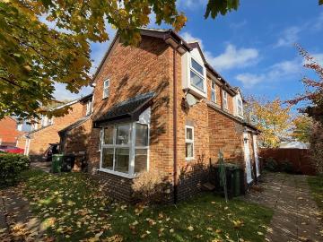 1 bedroom link detached house to rent