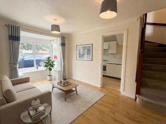 1 bedroom link detached house to rent