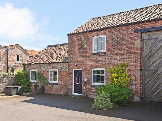 1 bedroom link detached house to rent