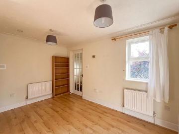 1 bedroom link detached house to rent