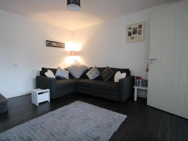 1 bedroom link detached house to rent