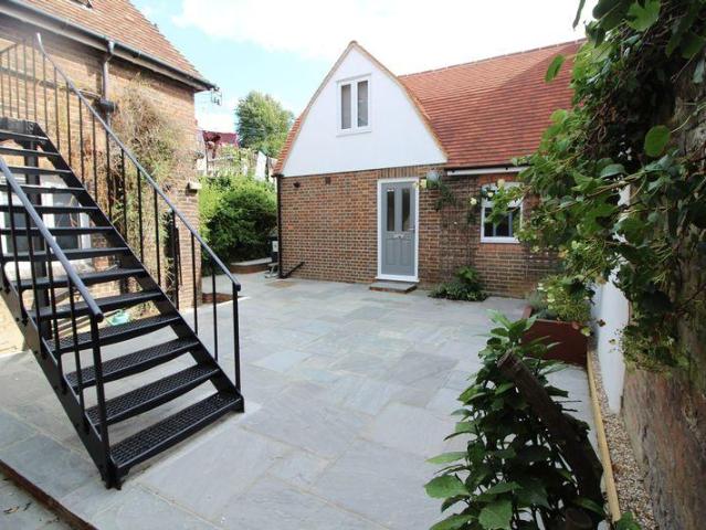 1 bedroom link detached house for sale