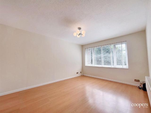 1 bedroom maisonette