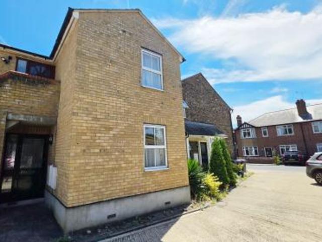 1 bedroom Maisonette To Let