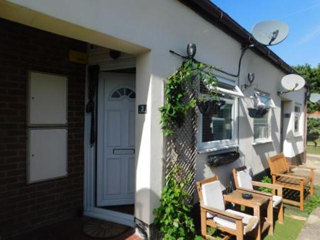 1 bedroom Maisonette To Let