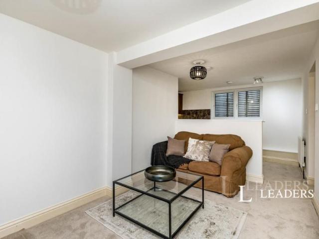 1 bedroom maisonette to rent New Street, Horsham, West Sussex, RH13