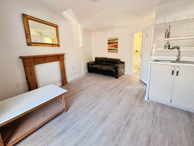 1 bedroom maisonette to rent