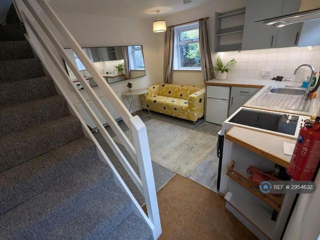 1 bedroom maisonette to rent