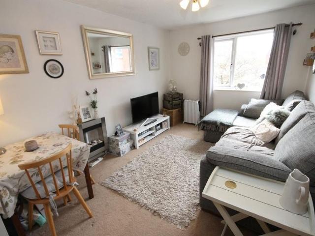 1 bedroom maisonette to rent