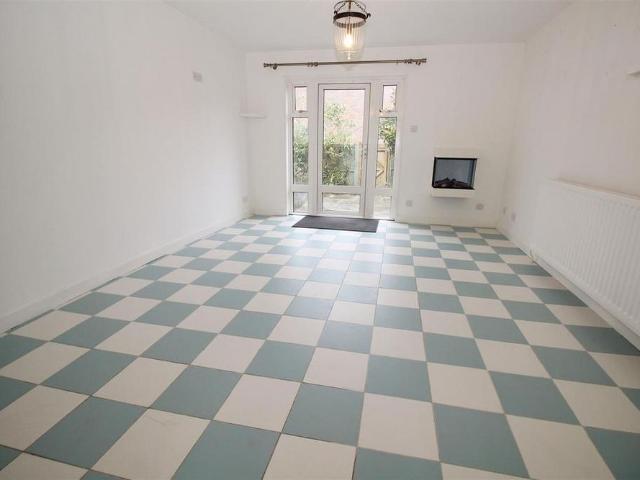 1 bedroom maisonette to rent