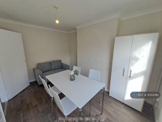 1 bedroom maisonette to rent