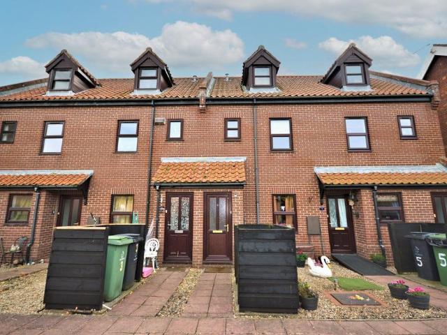1 bedroom maisonette to rent