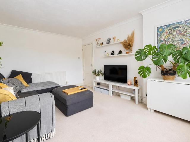 1 bedroom maisonette to rent