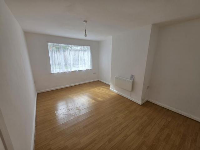 1 bedroom maisonette to rent