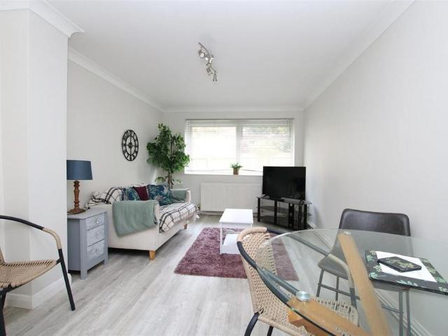 1 bedroom maisonette to rent