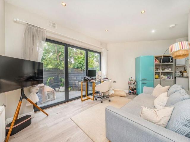 1 bedroom maisonette to rent