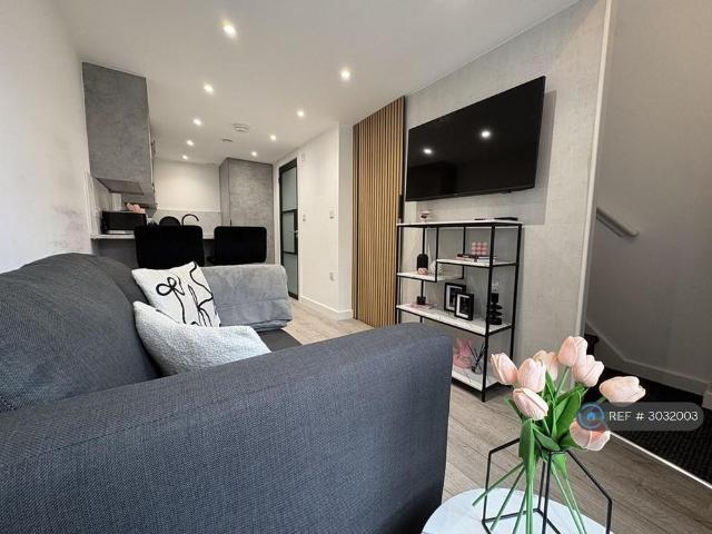 1 bedroom maisonette to rent