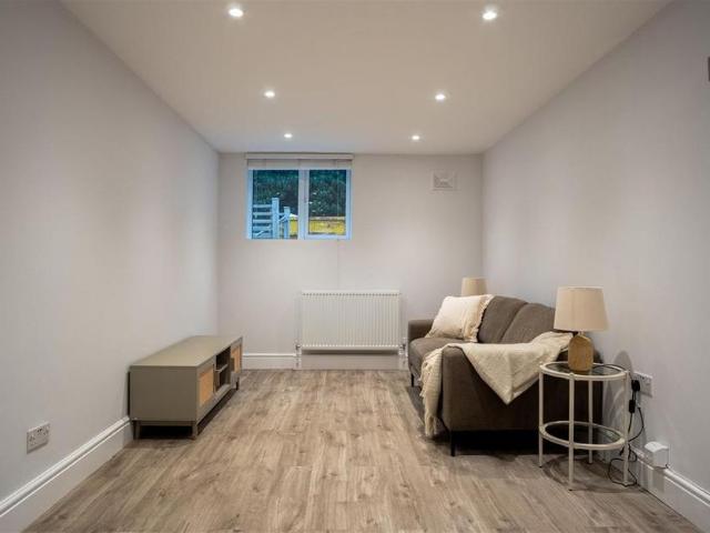 1 bedroom maisonette to rent