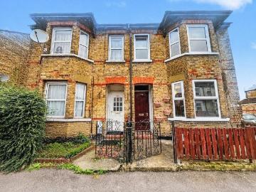 1 bedroom maisonette to rent