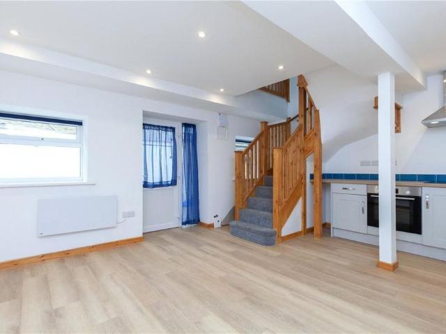 1 bedroom maisonette to rent