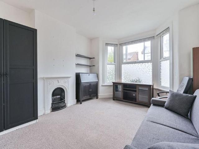 1 bedroom maisonette to rent