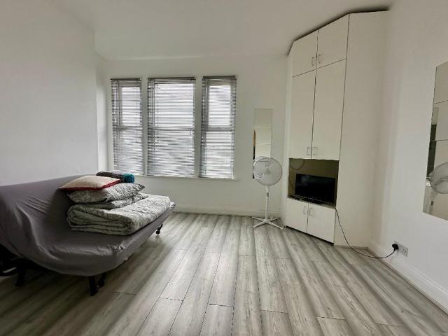 1 bedroom maisonette to rent