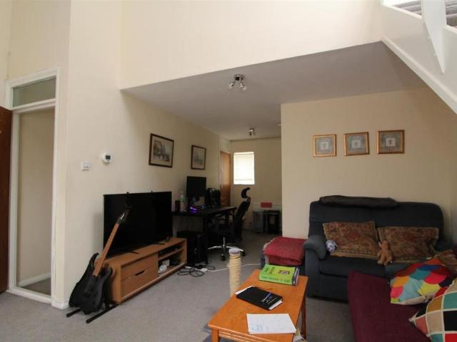 1 bedroom maisonette to rent