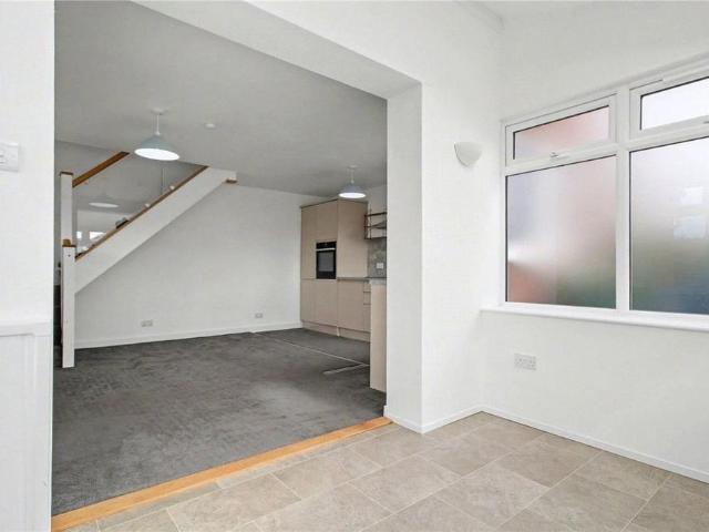1 bedroom maisonette to rent