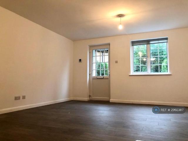 1 bedroom maisonette to rent