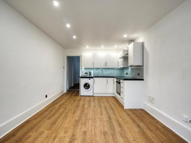 1 bedroom maisonette to rent