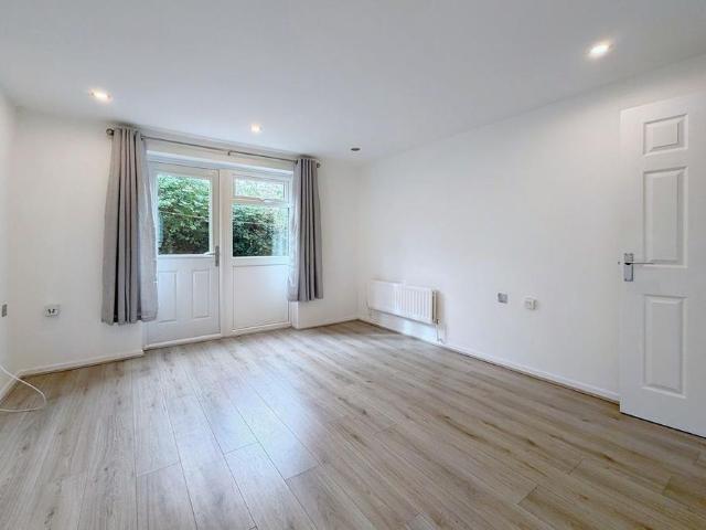 1 bedroom maisonette to rent