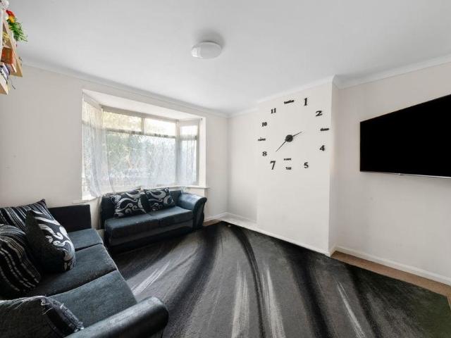 1 bedroom maisonette to rent