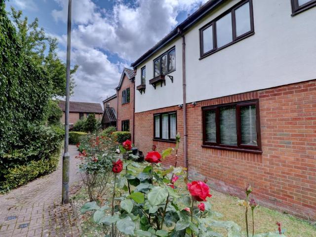 1 bedroom maisonette to rent