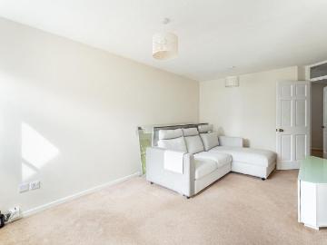 1 bedroom maisonette to rent