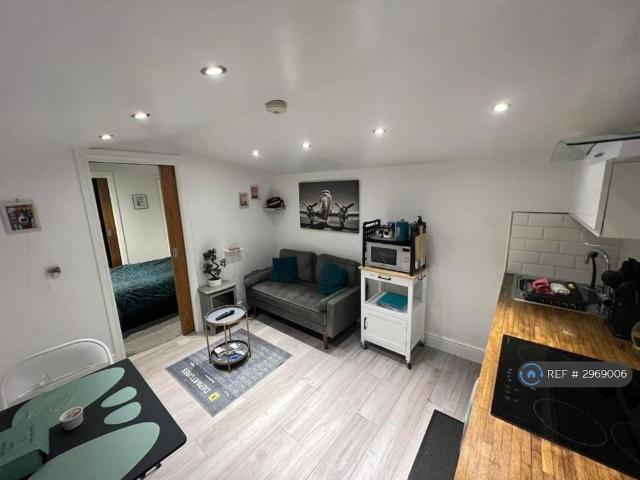 1 bedroom maisonette to rent