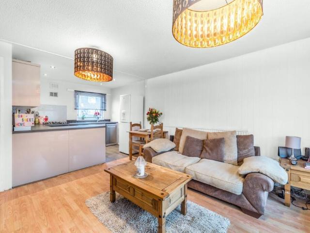 1 bedroom maisonette to rent