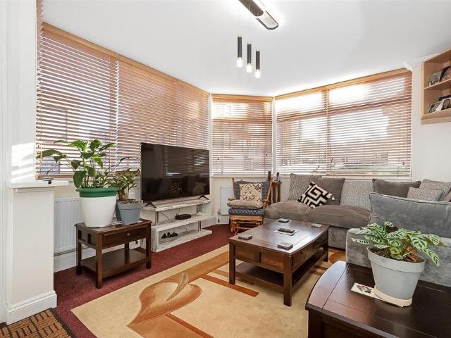 1 bedroom maisonette to rent