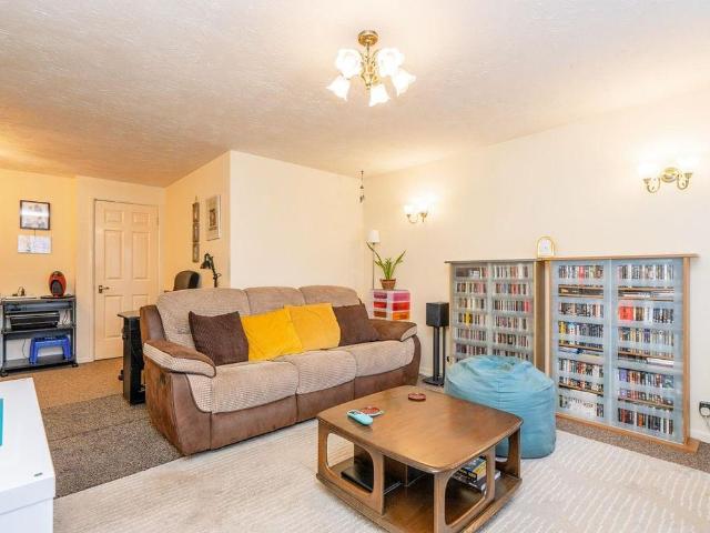 1 bedroom maisonette to rent