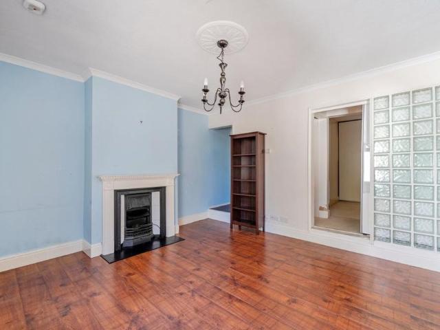 1 bedroom maisonette to rent
