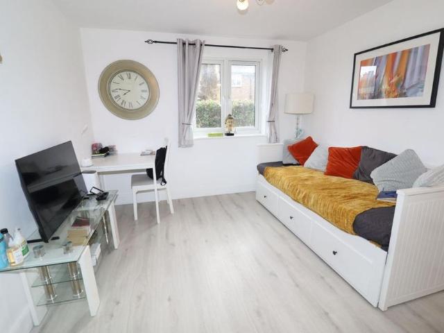 1 bedroom maisonette to rent