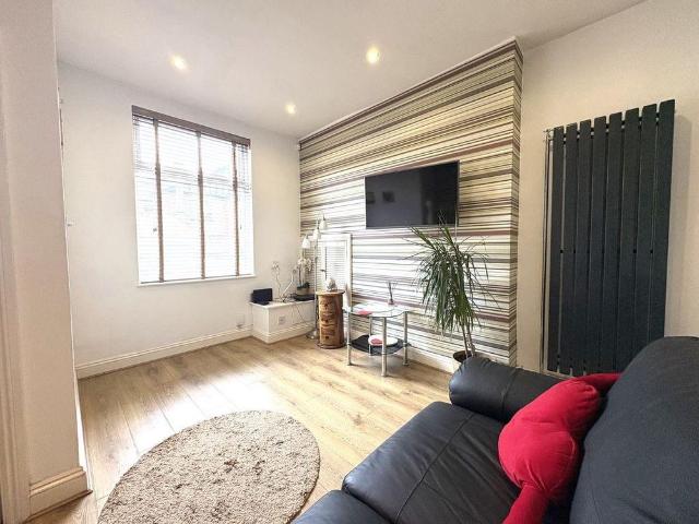1 bedroom maisonette to rent