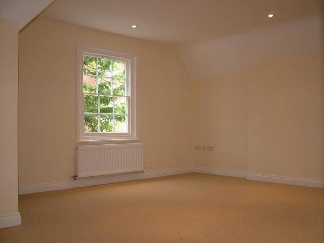1 bedroom maisonette to rent